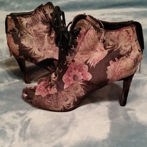 Floral open toe lace-up booties - Picture 1 of 4